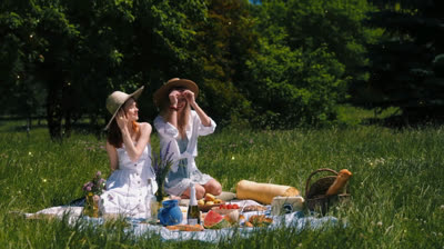 "Sinais Divinos: Navegando pelos Caminhos da Espiritualidade e da Conexão Celestial"